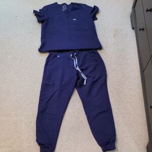 EUC Figs Jogger Set